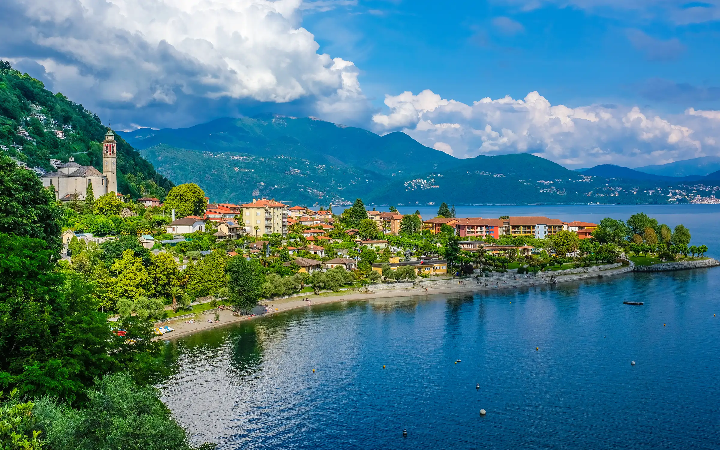 På el-sykkel til Cannero Riviera i Lombardia | Expa Travel