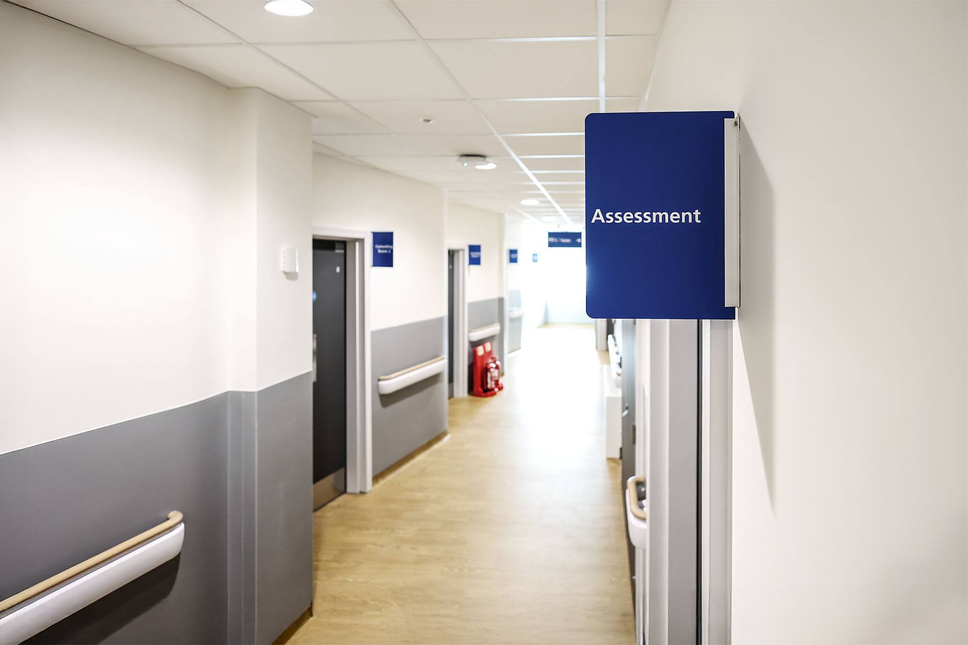 Corridor in The Urgent Care Centre at&nbsp;Royal Berkshire Hospital with a range of double and single fire rated Hygidoors