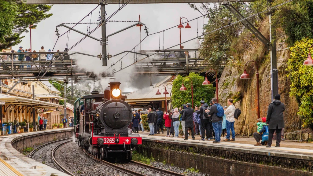 Locomotives 3265 and 3526 arrive at Mt Victorial. Credit Jason Eddy
