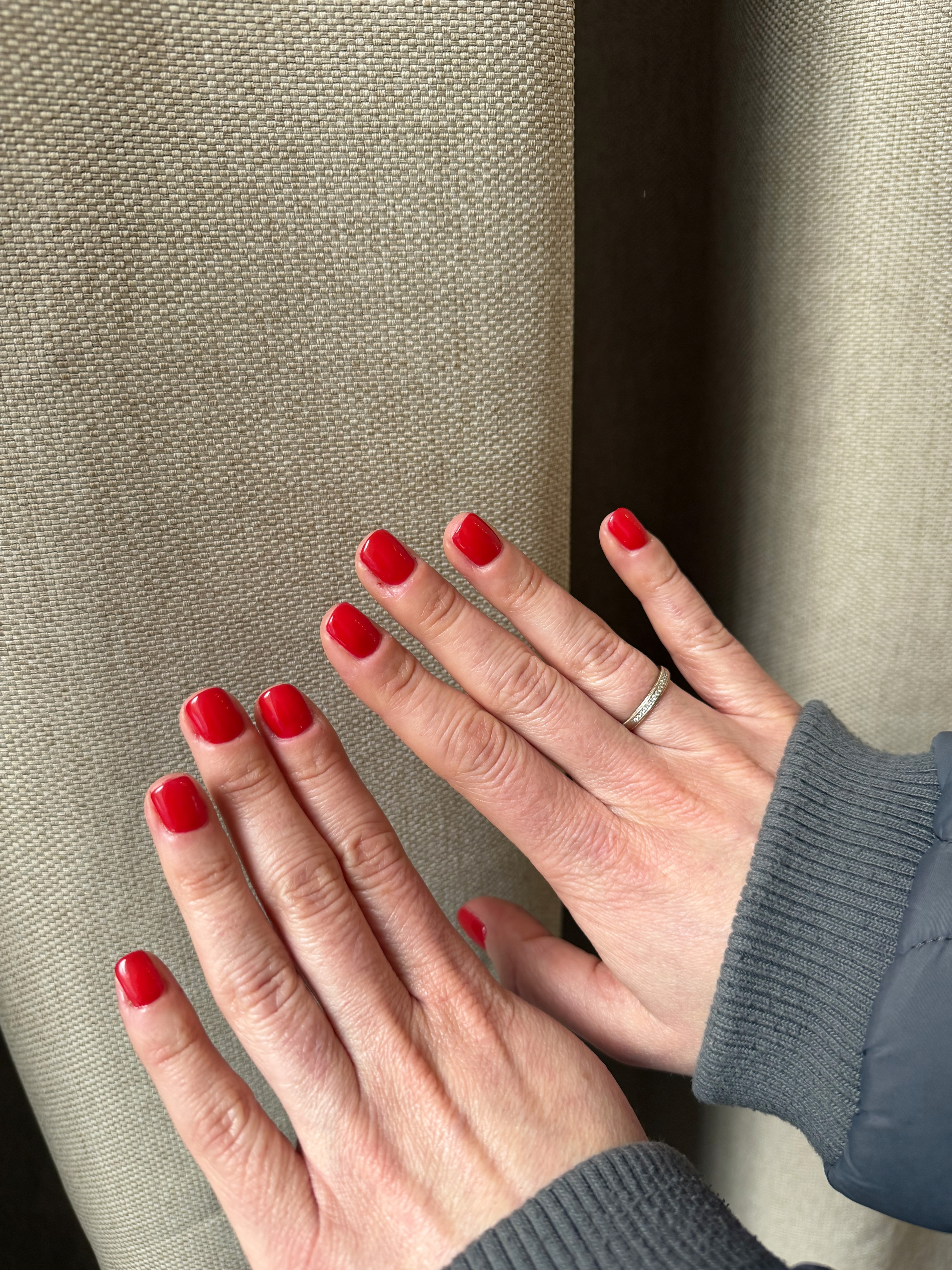 Short glossy red gel manicure, squoval shape, nail salon Berlin Prenzlauer Berg