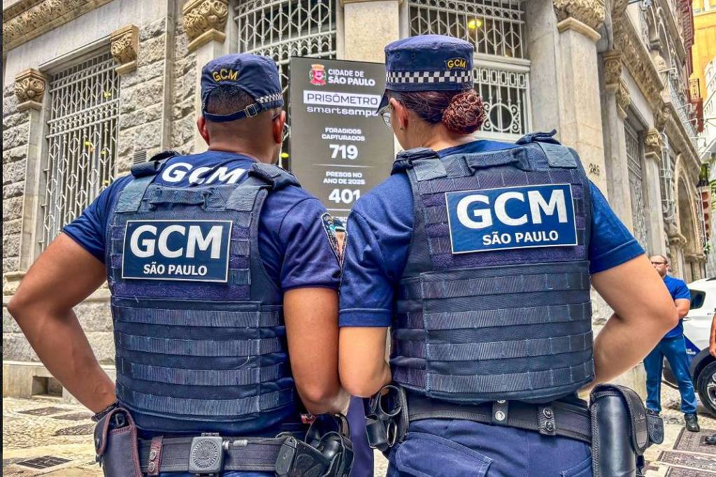 2 gcms olhando para o prisometro