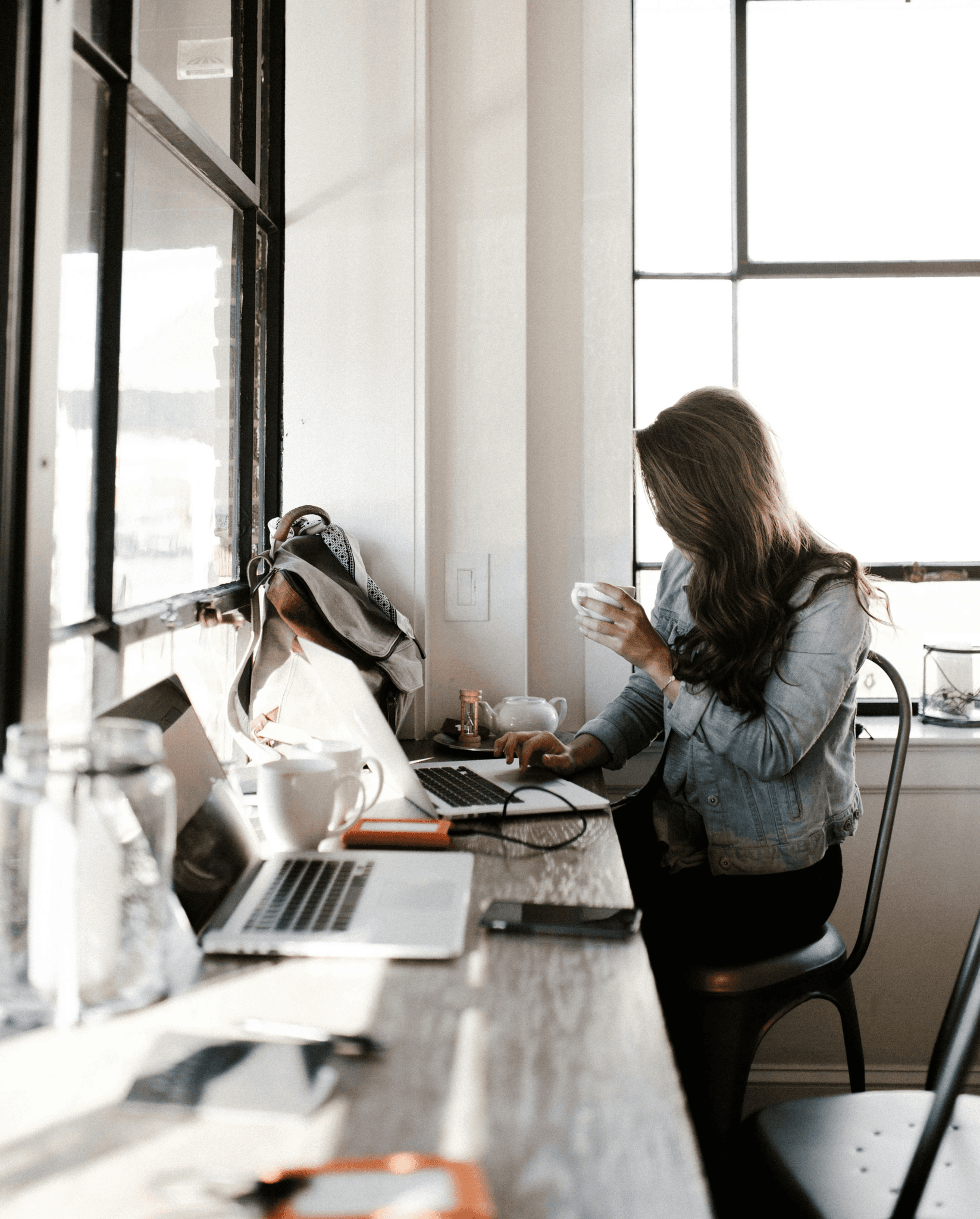 How to Write a Professional Bio With AI in Minutes