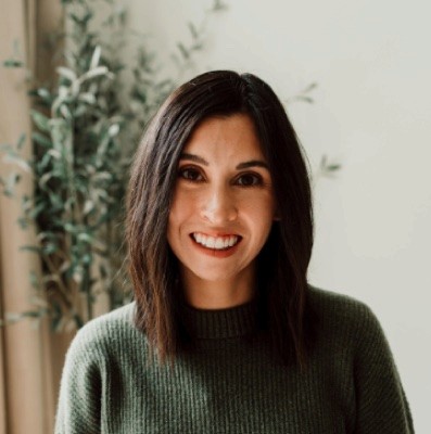 Practitioner offering pregnancy and postpartum support