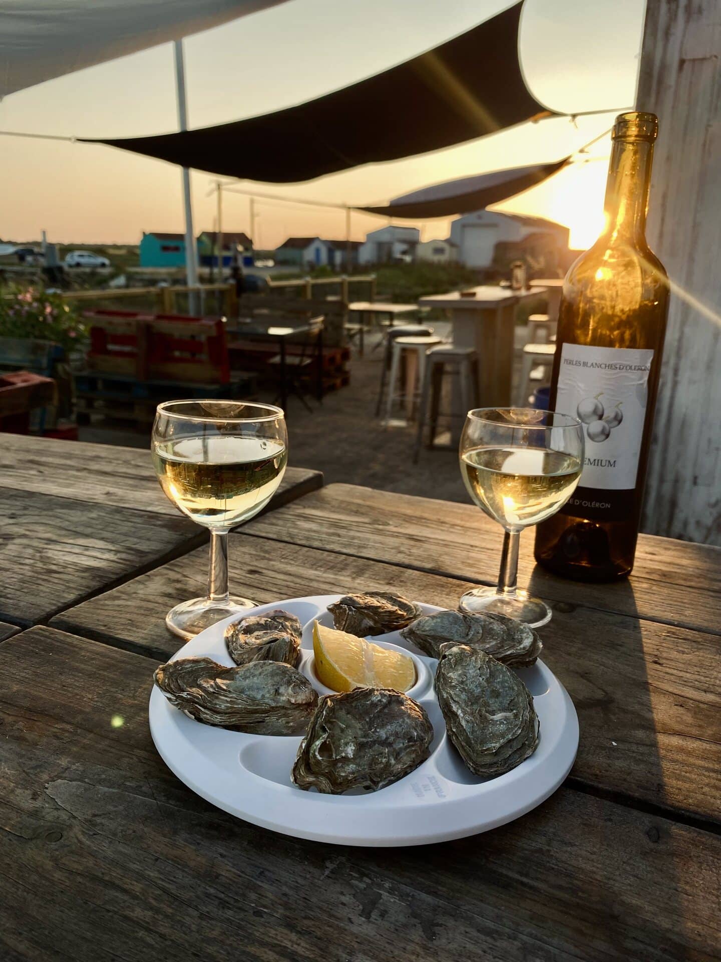 Plateau d'huîtres et vin blanc