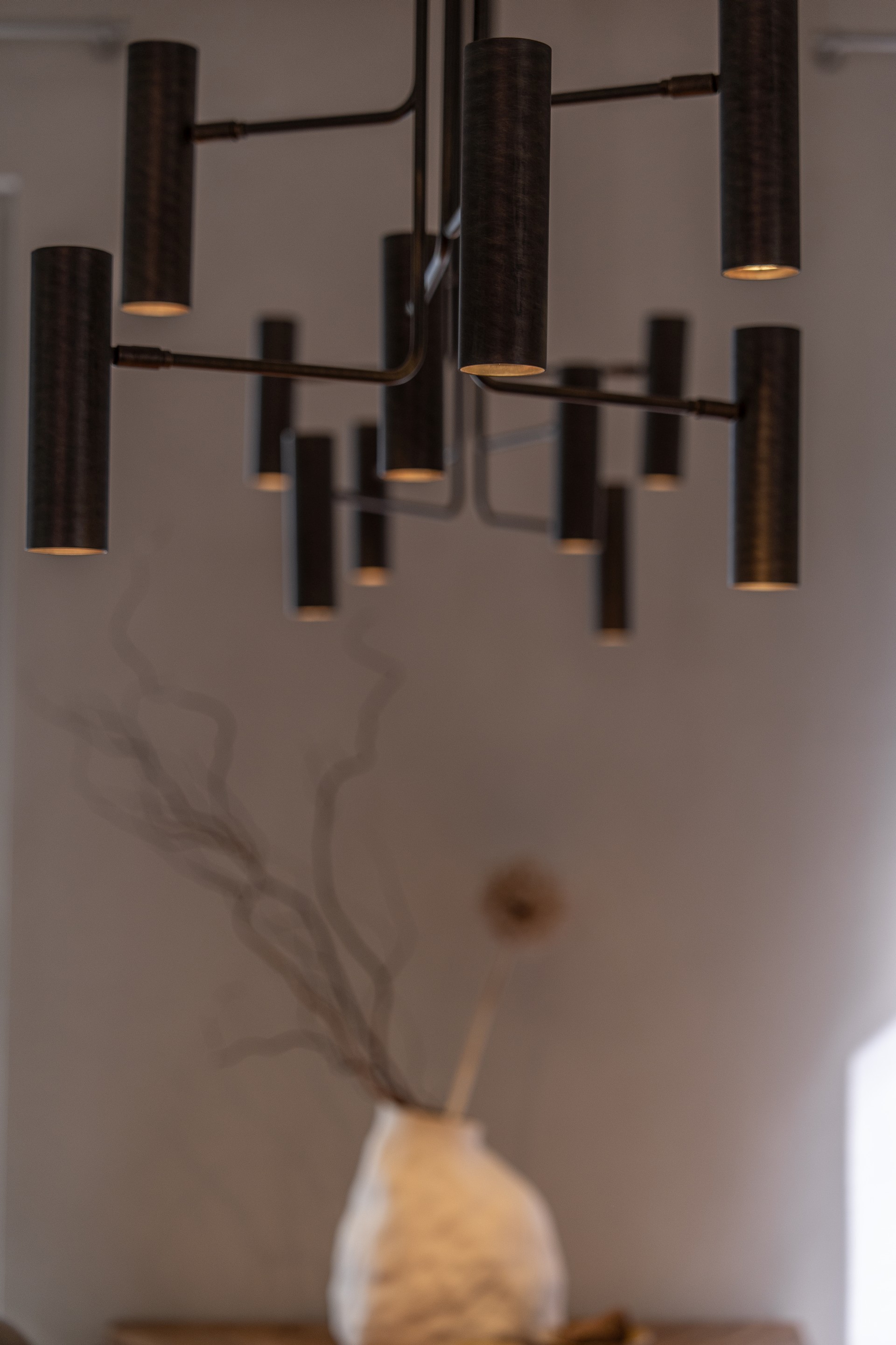 Foto di prodotto e di dettaglio di lampade in ottone brunito_ nearlight studio fotografico