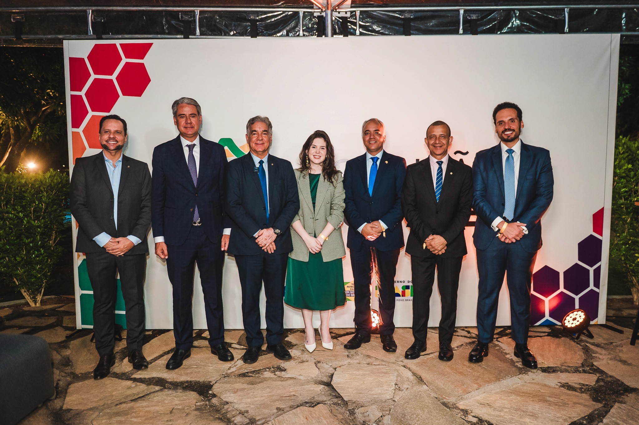 Parlamentares e representantes do Instituto das Cidades posam durante o lançamento da Coalizão das Cidades, em Brasília. Foto: Felipe Soares/Amelati