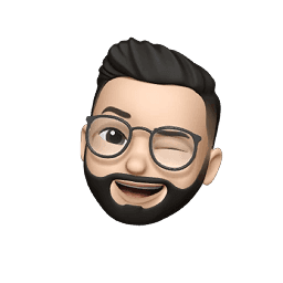 Männlicher Bitmoji mit schwarzen Haaren und Brille.
