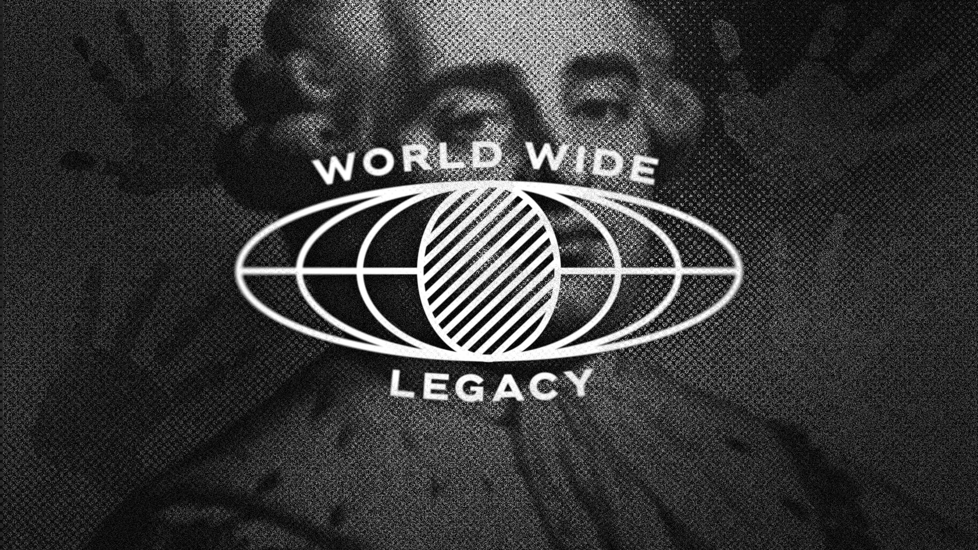 Portrait souriant et professionnel de Guillaume Pley, journaliste et animateur français, fondateur du média digital 'Legend'. Il porte un polo de couleur terre cuite (ou orange brûlé) et est filmé de profil, regardant vers la droite. L'arrière-plan est chaud, flou (bokeh), dominé par des tons or et brun avec une source de lumière verticale en arrière-plan, suggérant un cadre de studio pour une interview ou un podcast. L'image est idéale pour illustrer la collaboration de Nux-Studio avec des figures du digital, notamment dans la stratégie de présence digitale, la production vidéo et la direction artistique de médias en ligne.