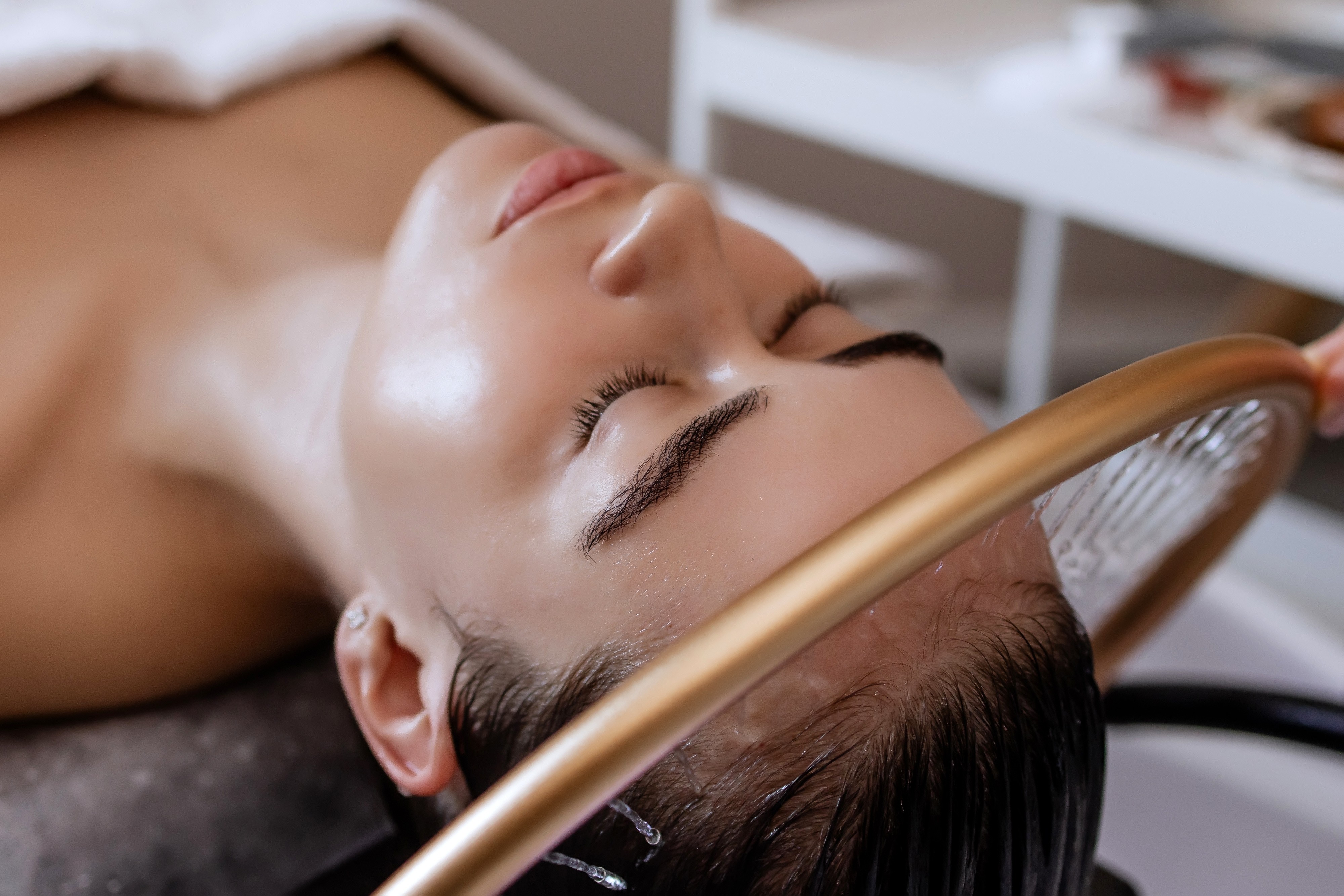 Client relaxing during a Japanese head spa treatment at Aluna Head Spa in Shrewsbury