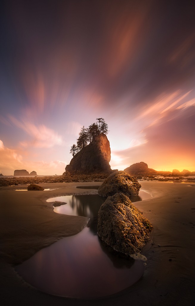 Sentinel of Flame by Aleksander Dylikowski