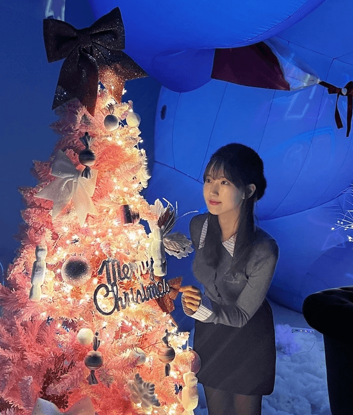 woman in black turtleneck shirt