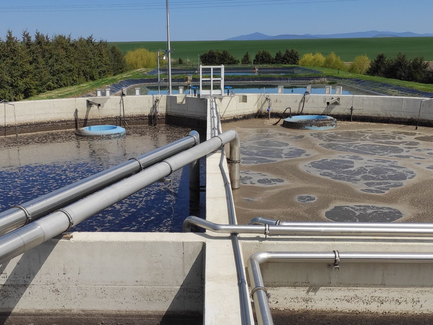 CYCLATOR SBR basins with BIODEC floating decanters at the Kartal municipal wastewater treatment plant, Hungary