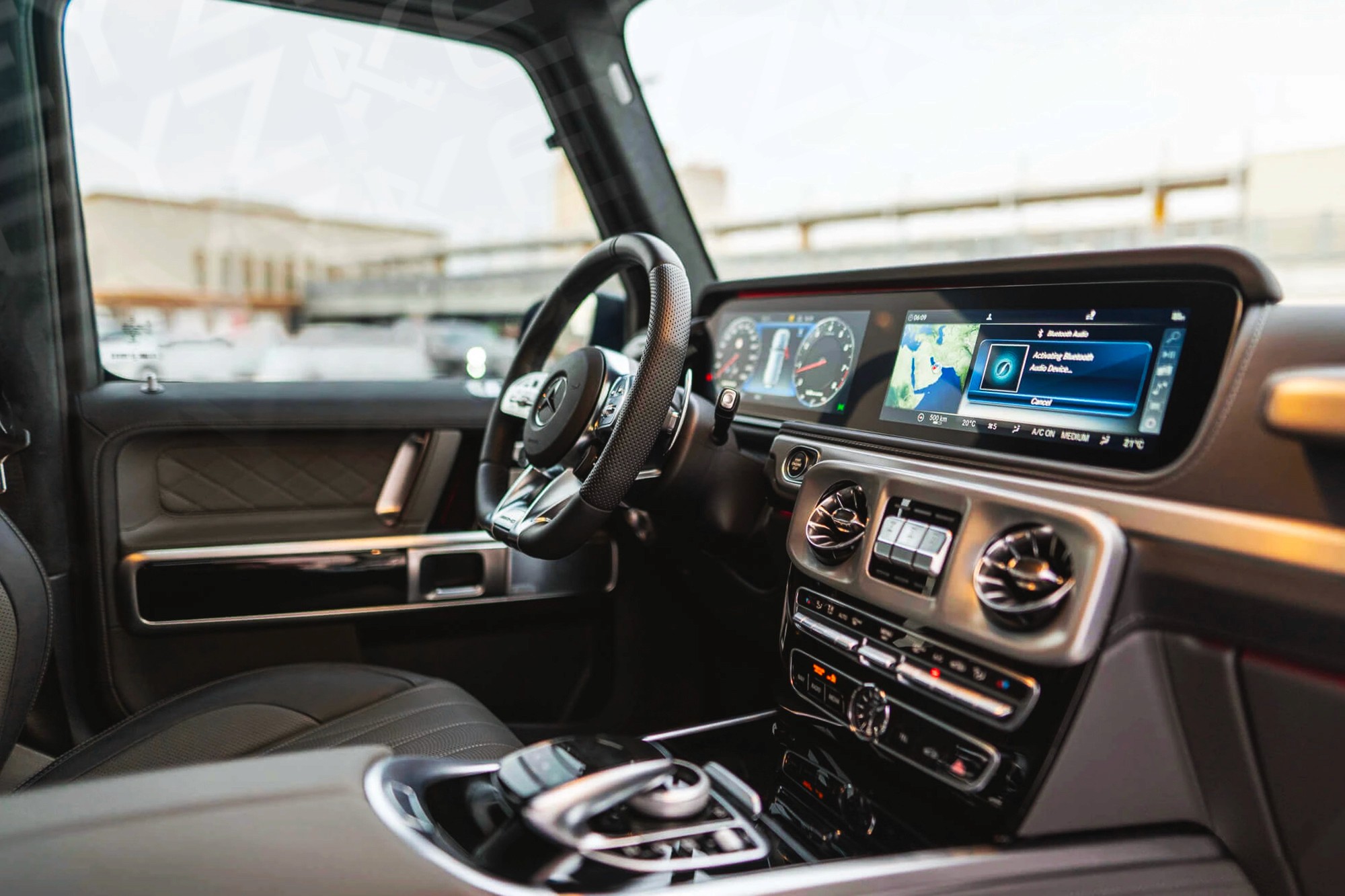 Vue interieur Mercedes G63 AMG Noir – Location SUV à Dubaï | Keyz Rent