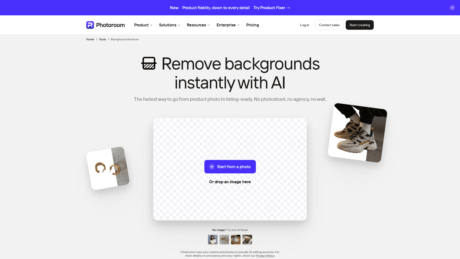 Photoroom's AI background remover tool page with drag-and-drop upload area and product photo examples
