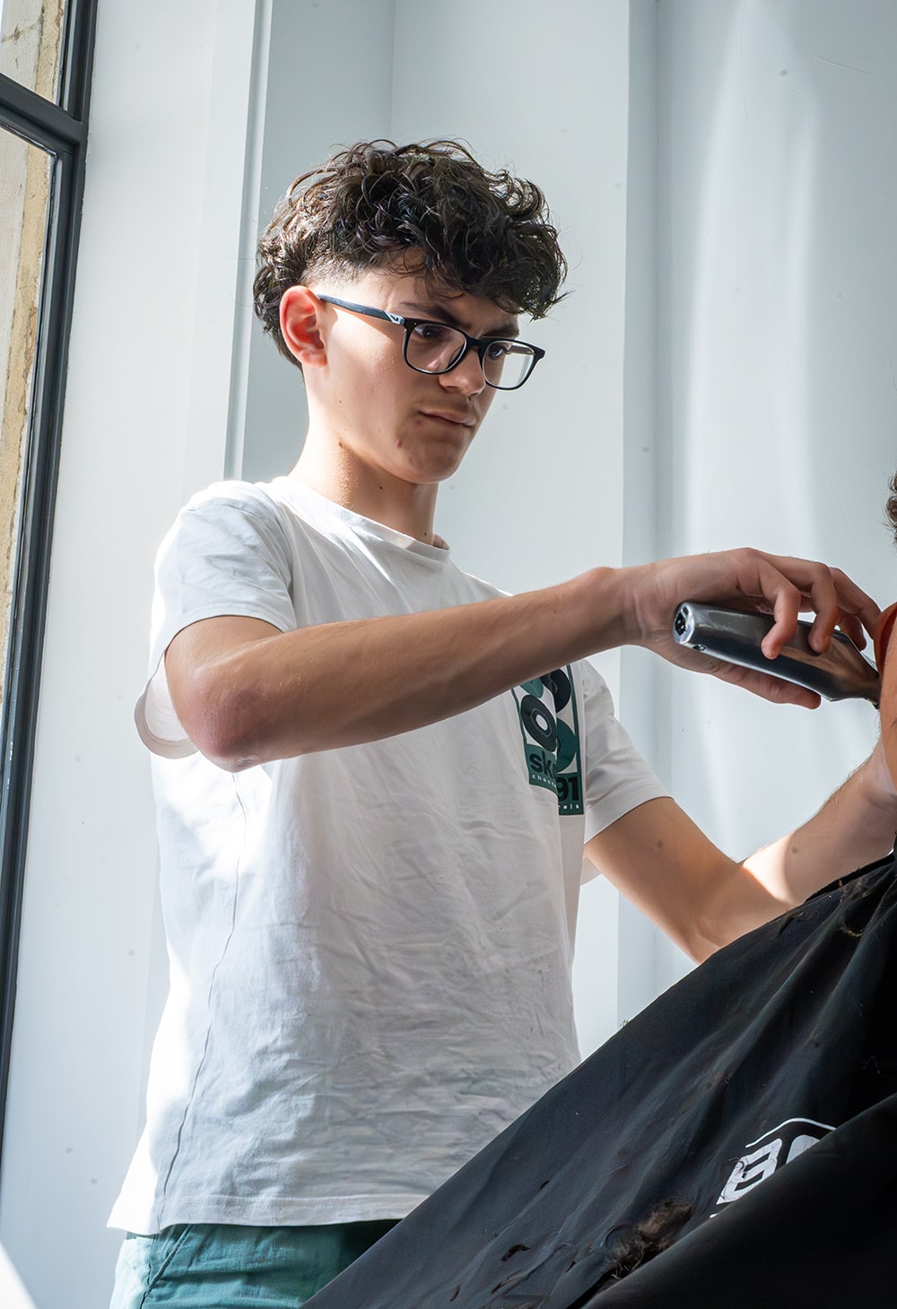 Photo d'un coiffeur du barber club grenoble