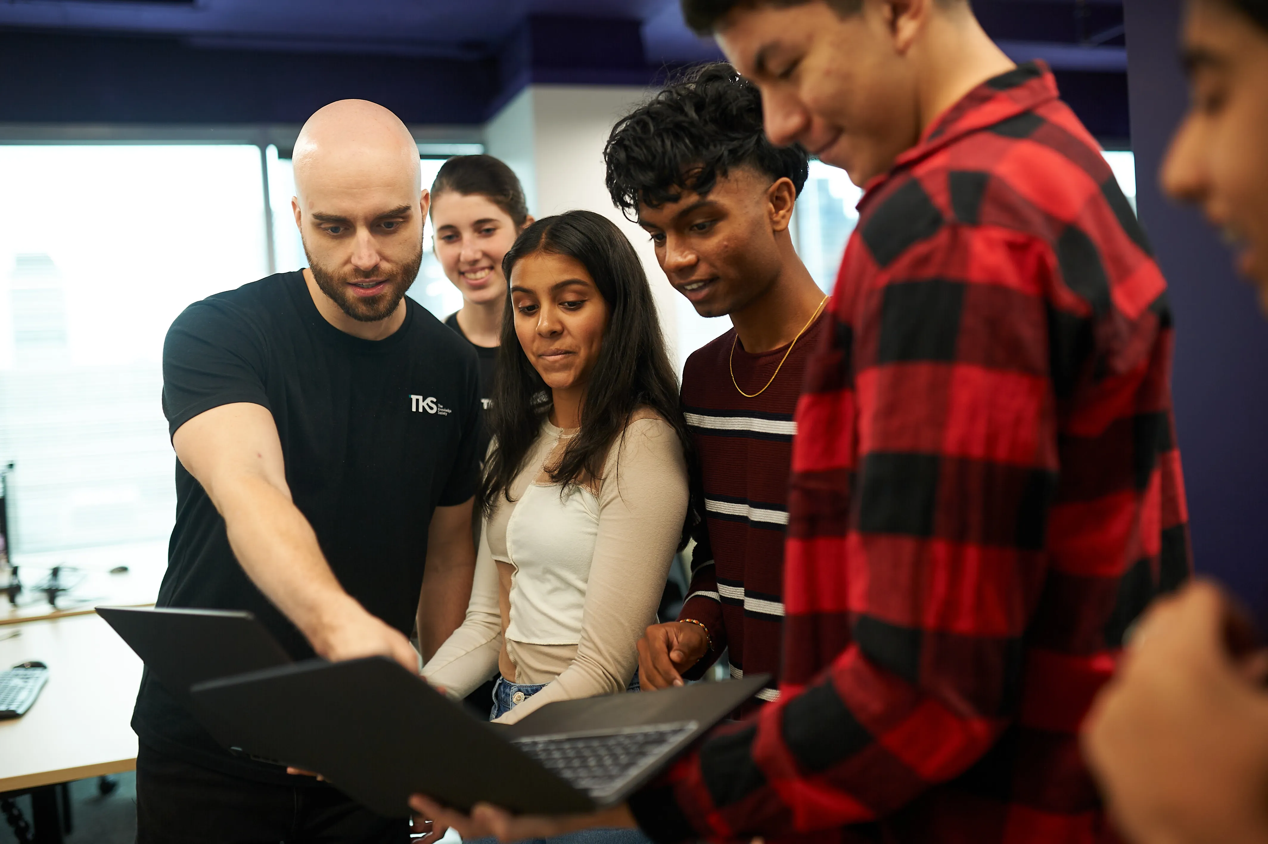 Life at TKS — students and mentors during the program (photo 2)