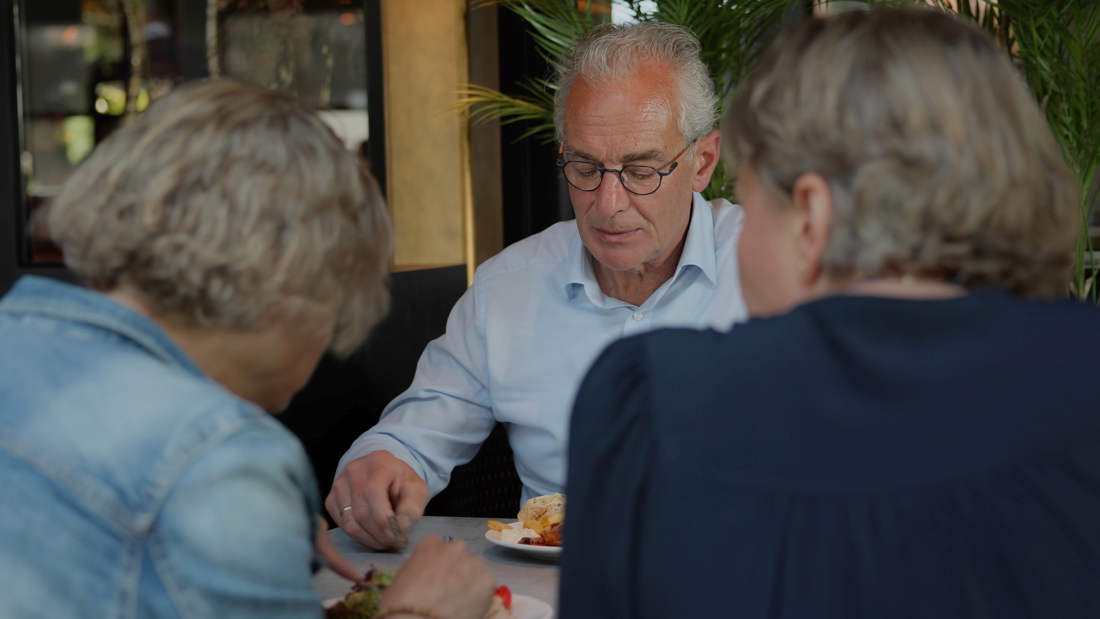 Detail: Cameraopstelling tijdens live opname van zakelijk event voor aftermovie in 6K