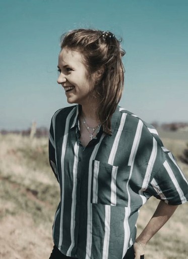 Female testimonial author.