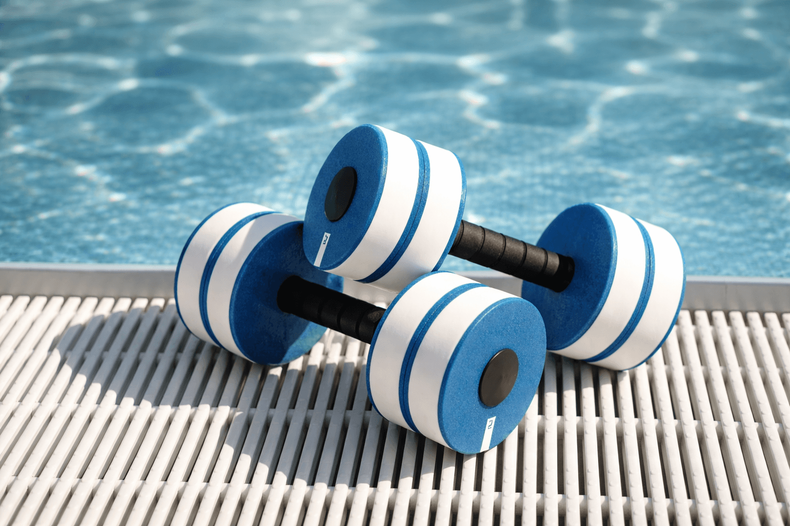 Aqua-Fitness im Campusbad Ludwigsburg – Hanteln für gelenkschonendes Training am Beckenrand (Aquafit-Campus)