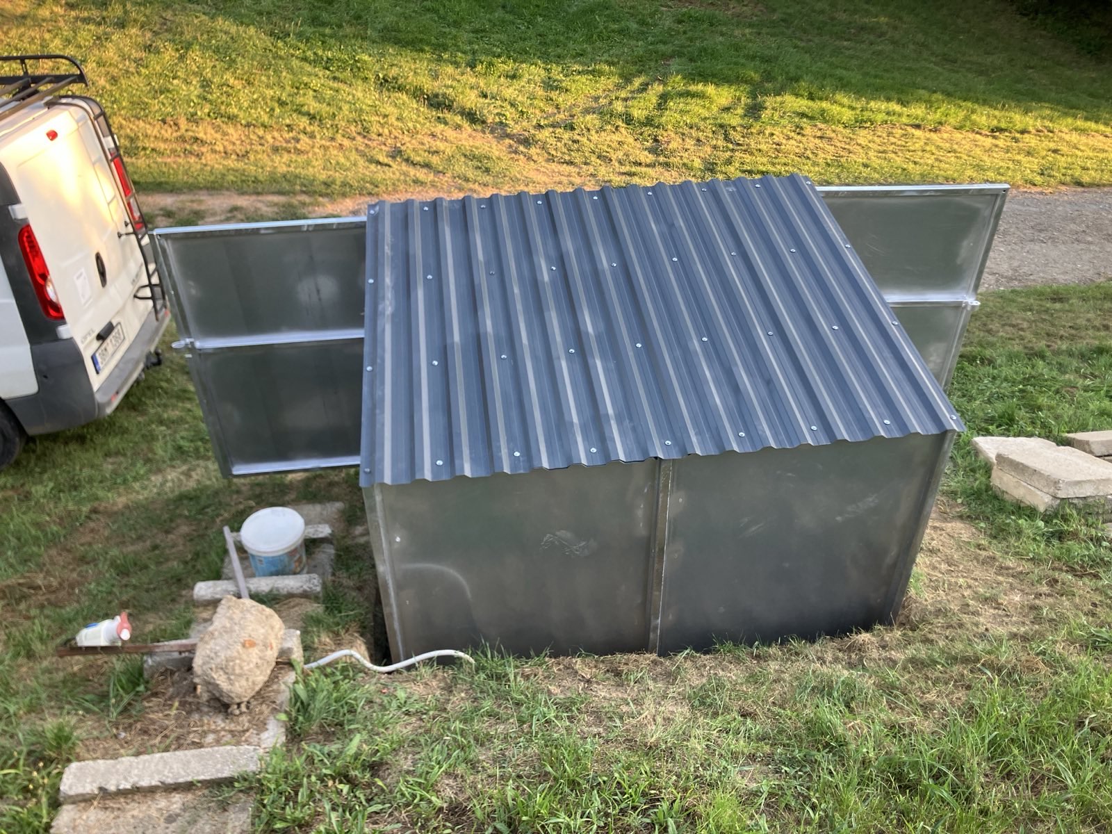 Venkovní technický přístřešek