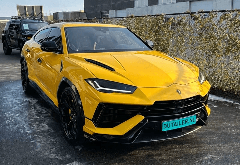 Gele lamborghini SUV