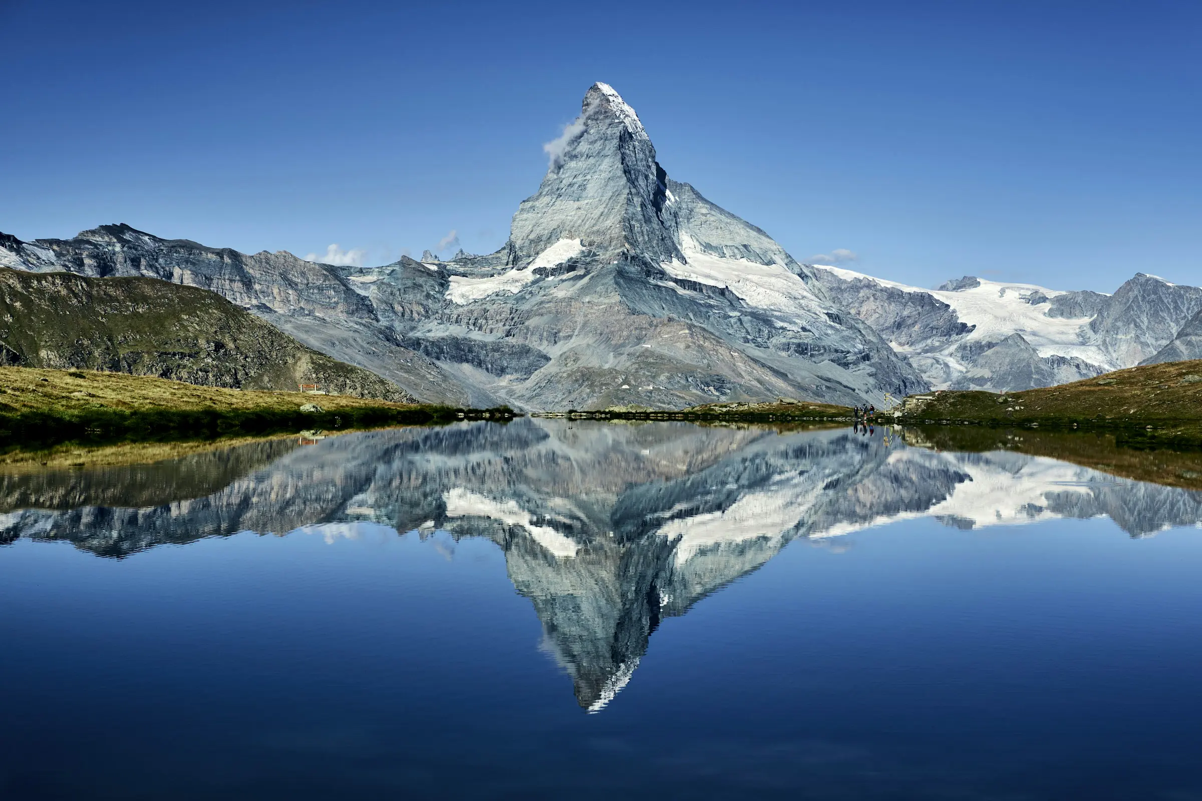 Wallis, Matterhorn spiegelt sich im Stellisee bei Zermatt