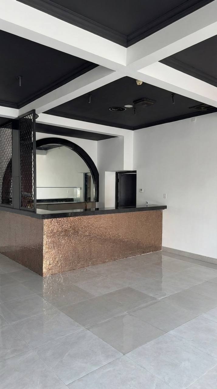 200 m² commercial space for lease on the main road of Canggu Batu Bolong