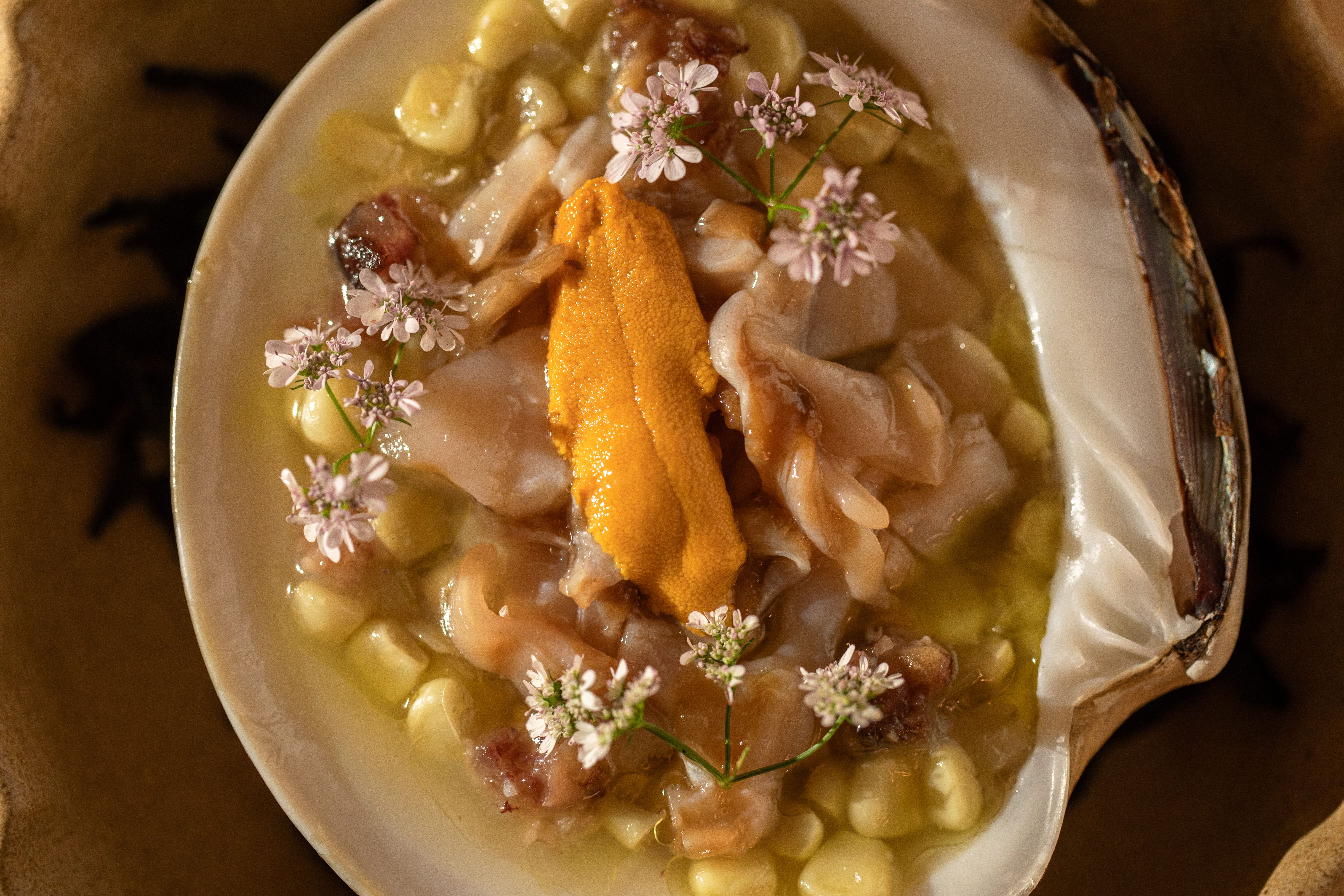 linas restaurant clam close up