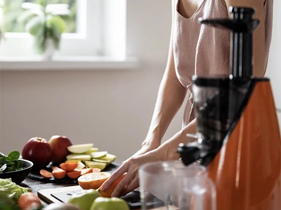 Couper fruits et légumes pour extracteur de jus