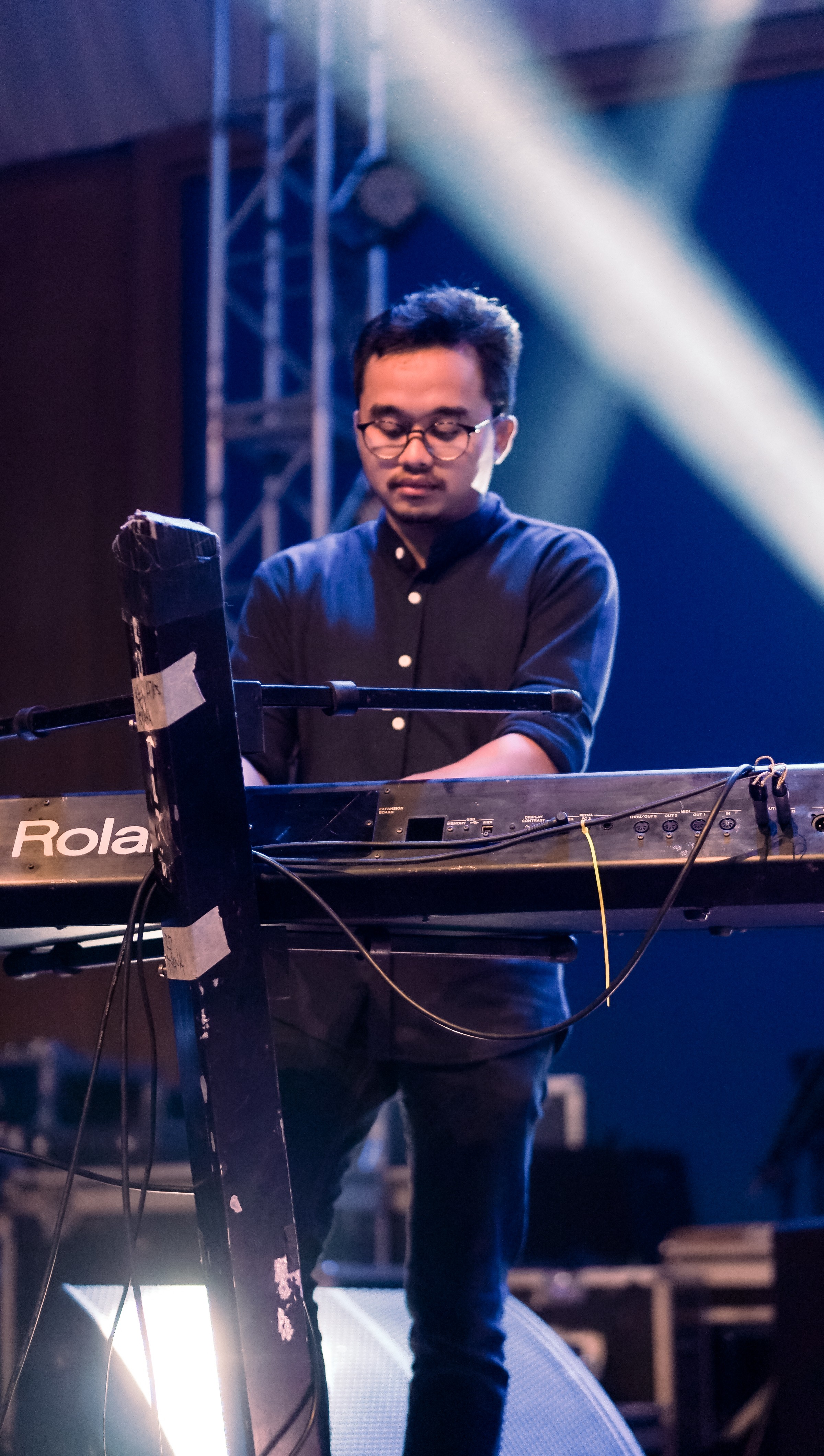 Raihan as Keyboardist of ITS Jazz, perfom at Avantgarde Surabaya