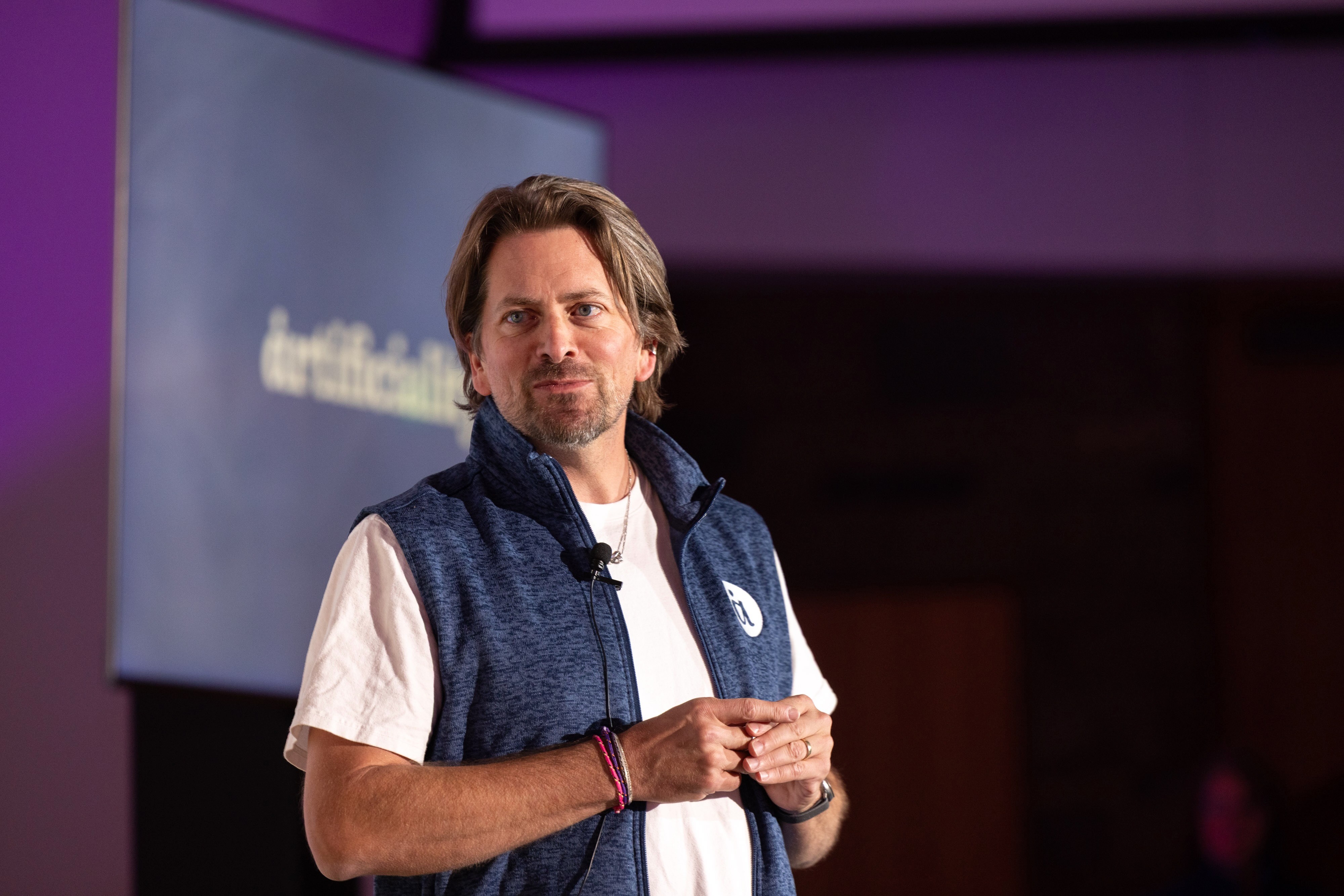 Dave Edwards delivering a keynote at the Artificiality Summit