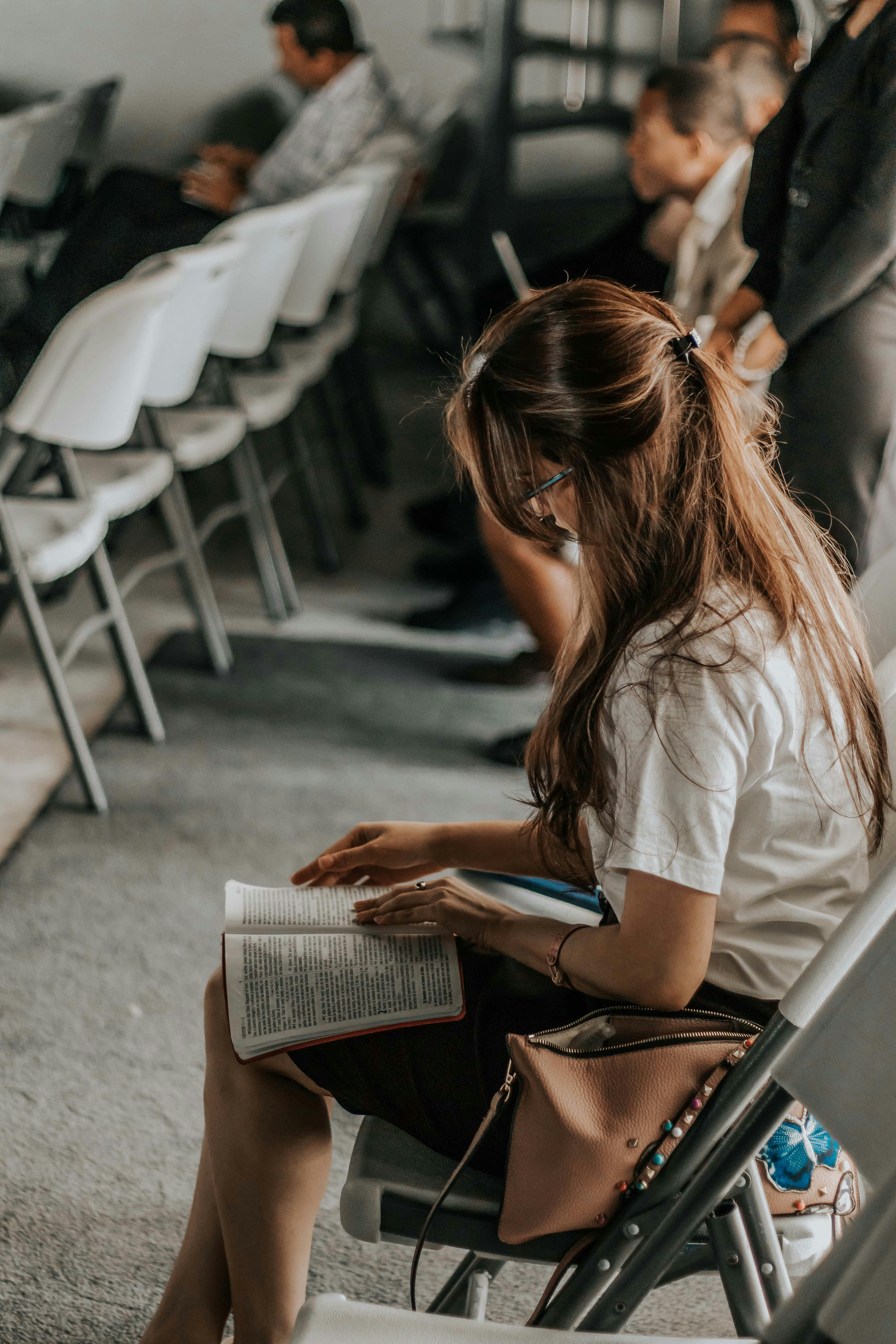 Photo by Rodolfo Quirós: https://www.pexels.com/photo/woman-holding-book-1848731/