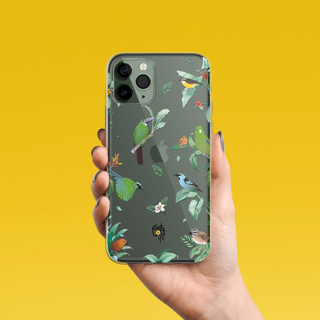 Mockup ilustrativo de mano con funda de celular