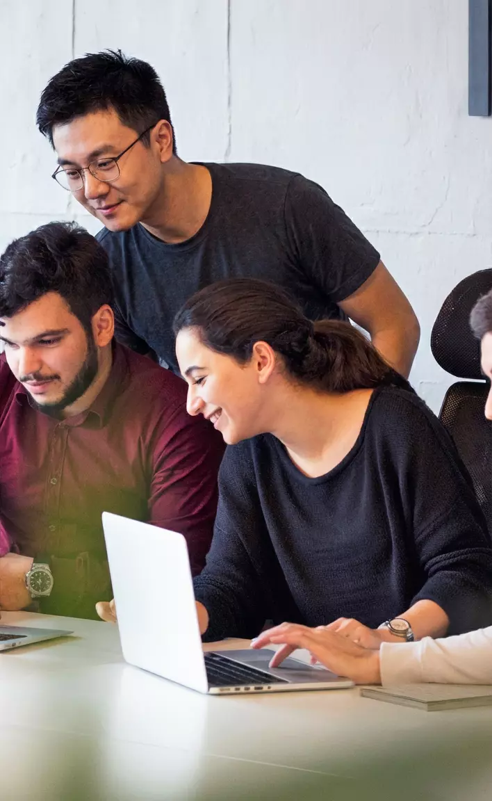 设计公司办公中