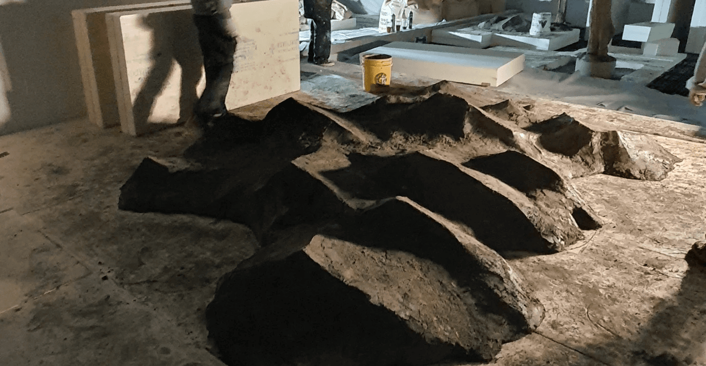 마초의사춘기 옥상에 설치된 산맥 지형 조형물 완성 전경 / Completed mountain terrain sculpture installed on the Macho's Sachunki rooftop
