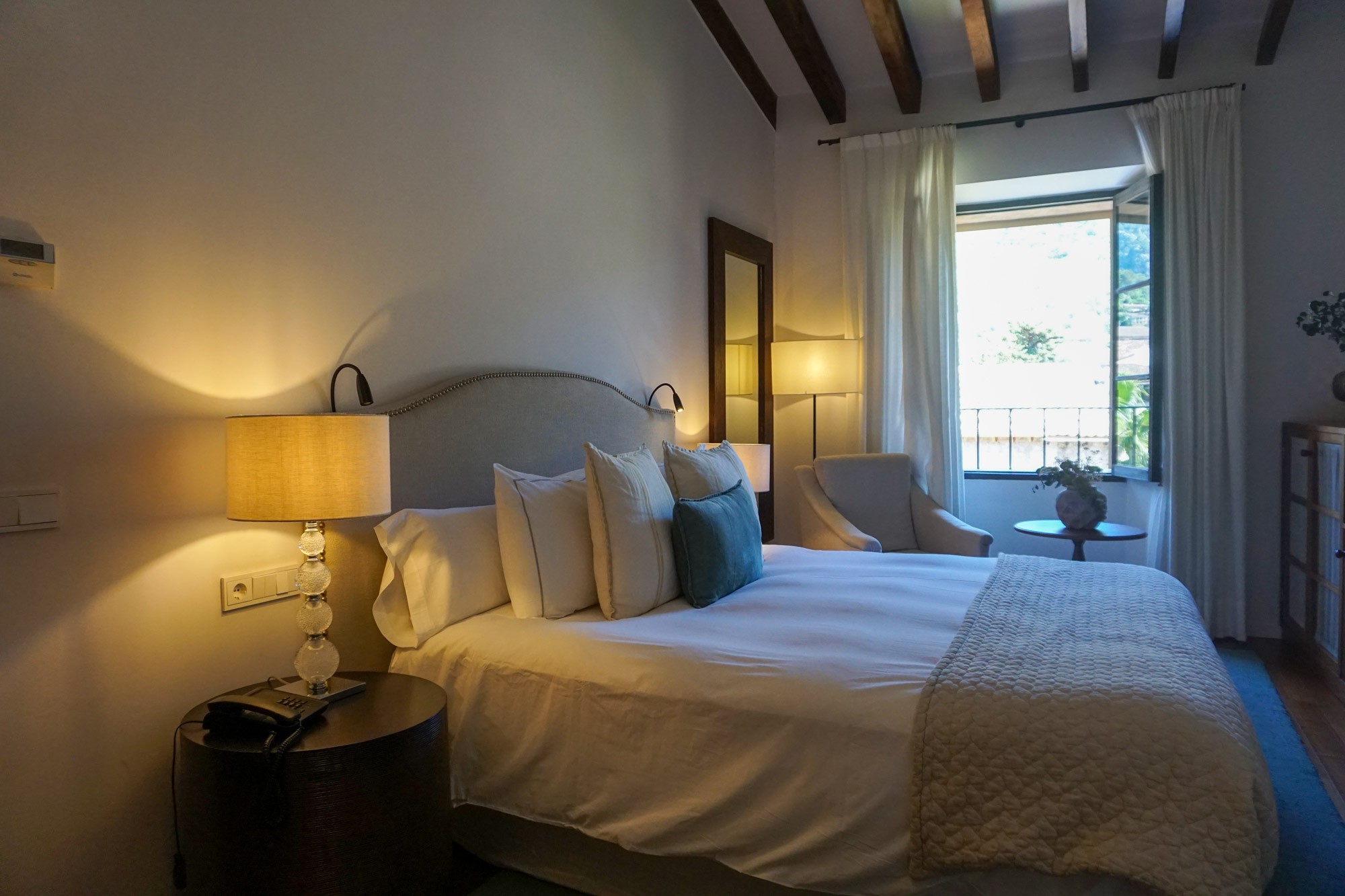 Double room bedroom view