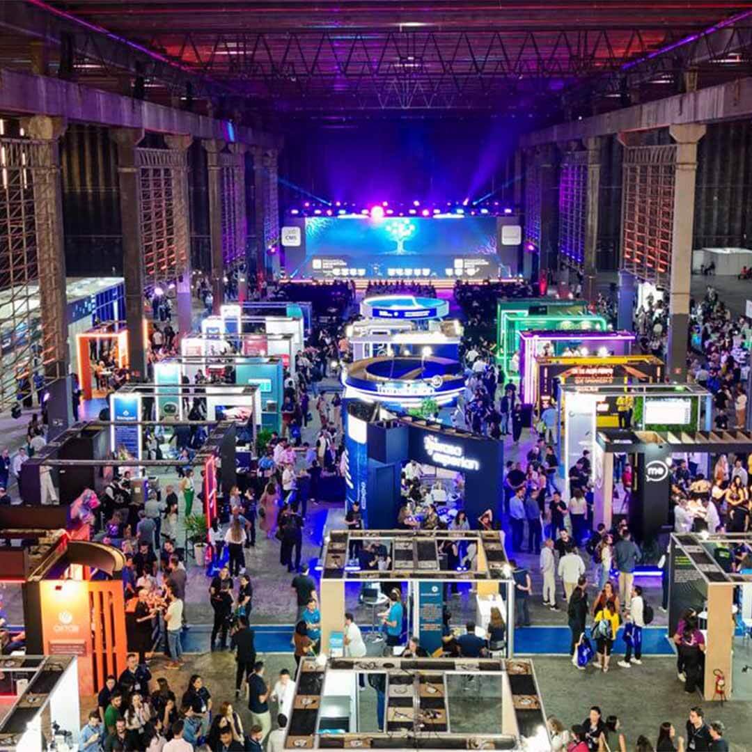 Vista aérea da área de exposição do CMS Financial Innovation 2025 em São Paulo