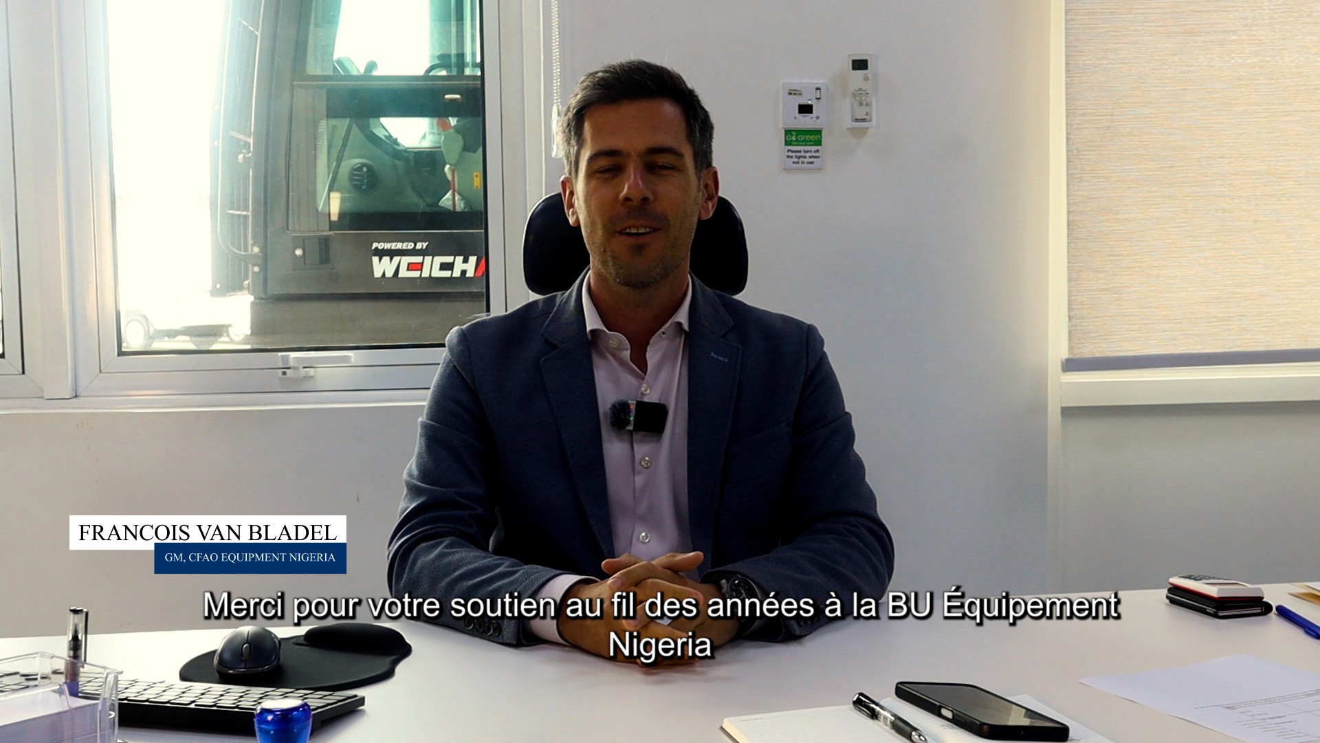 shallow focus photography of woman outdoor during day