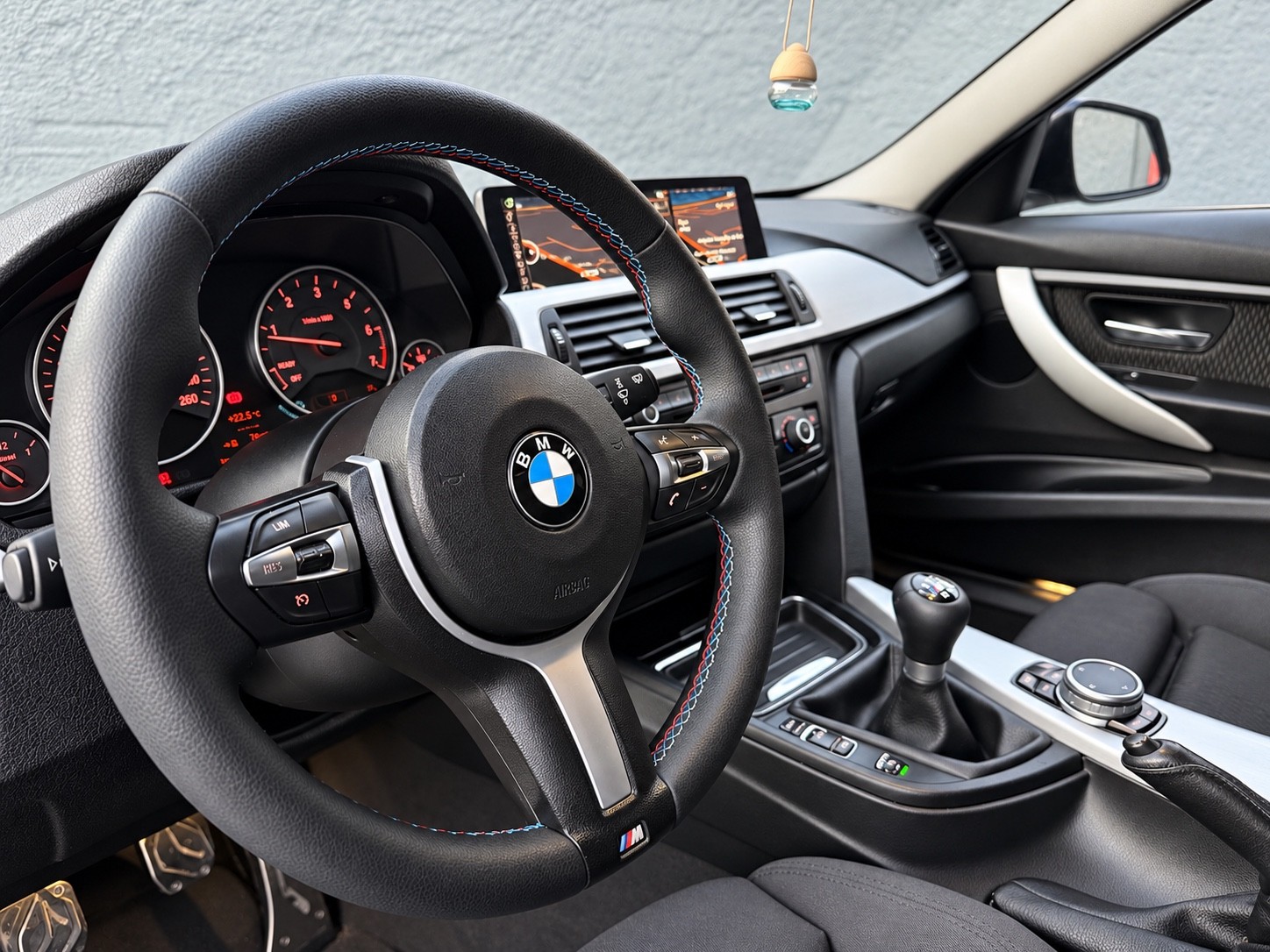 BMW 320d Pack M — tablier