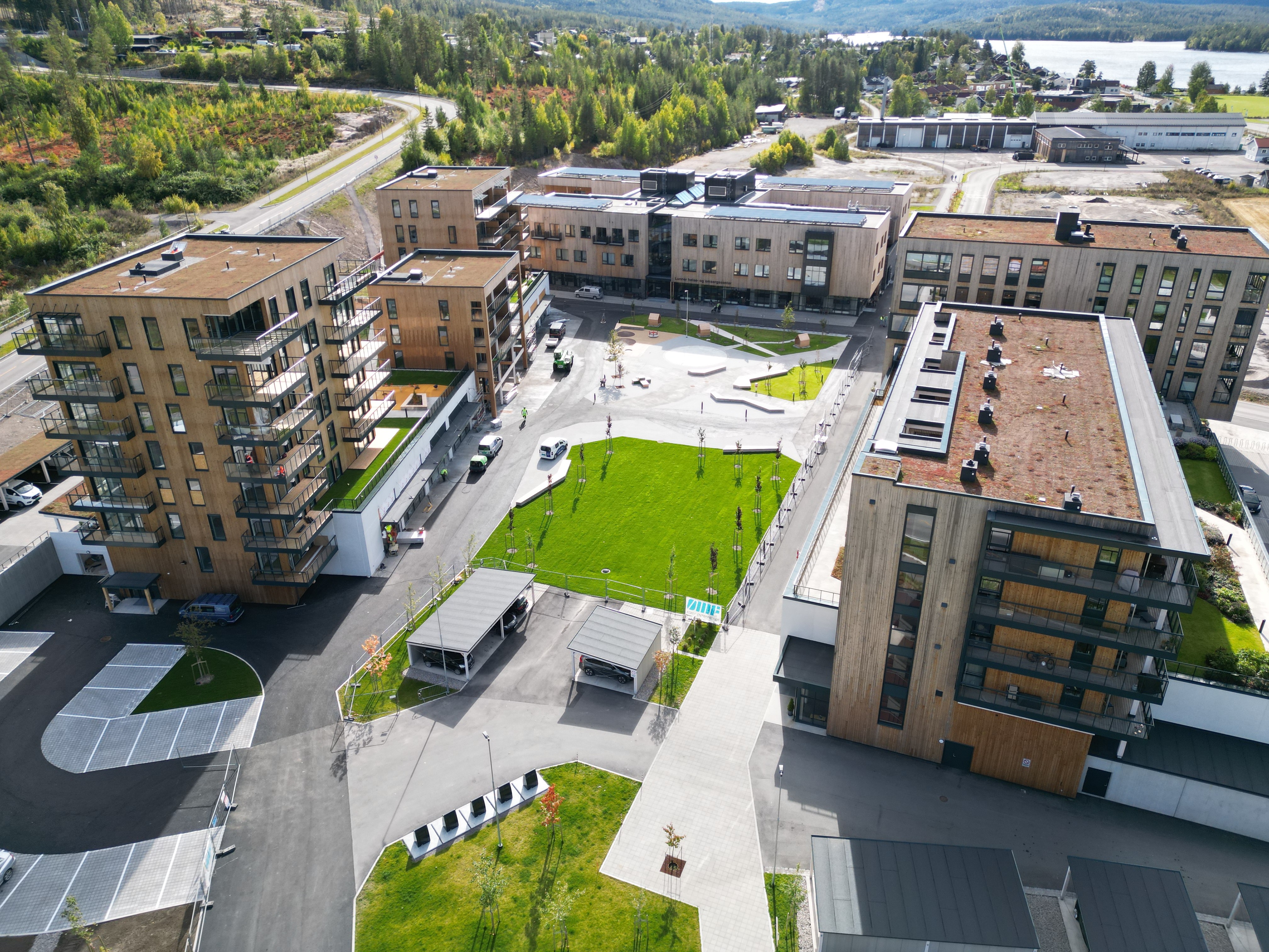 Oversiktsbilde av Sagparken med moderne bygg og uteområder