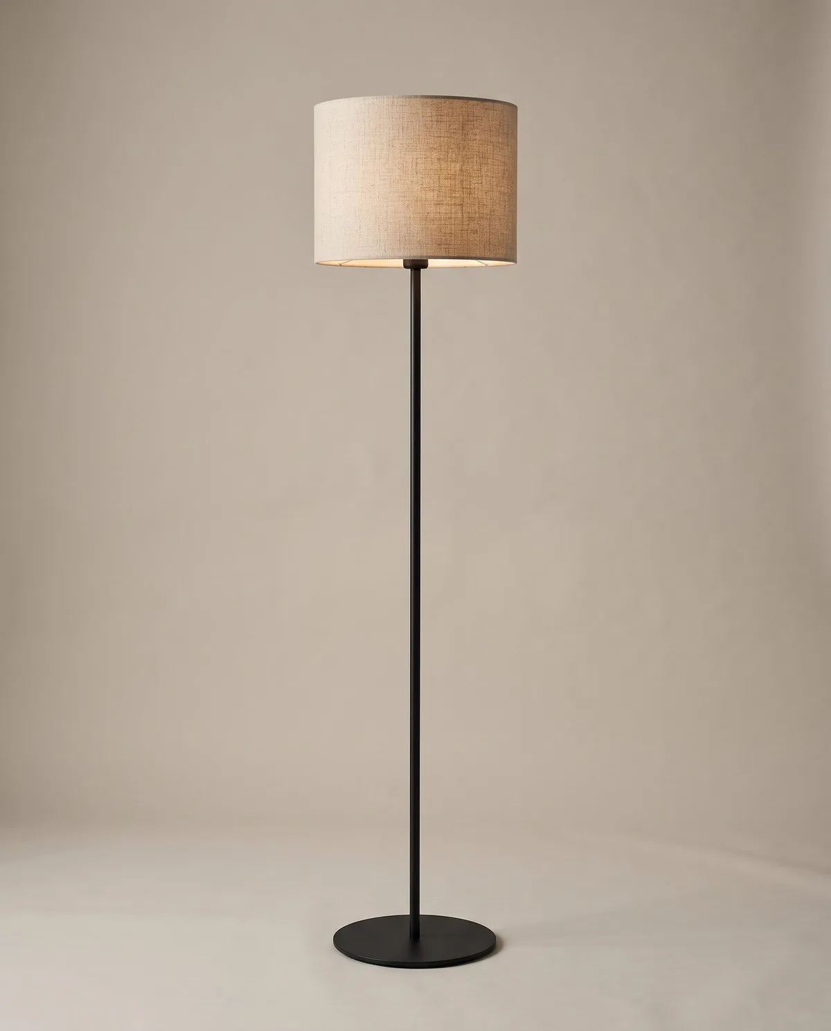 Stem floor lamp, Black steel, linen shade
