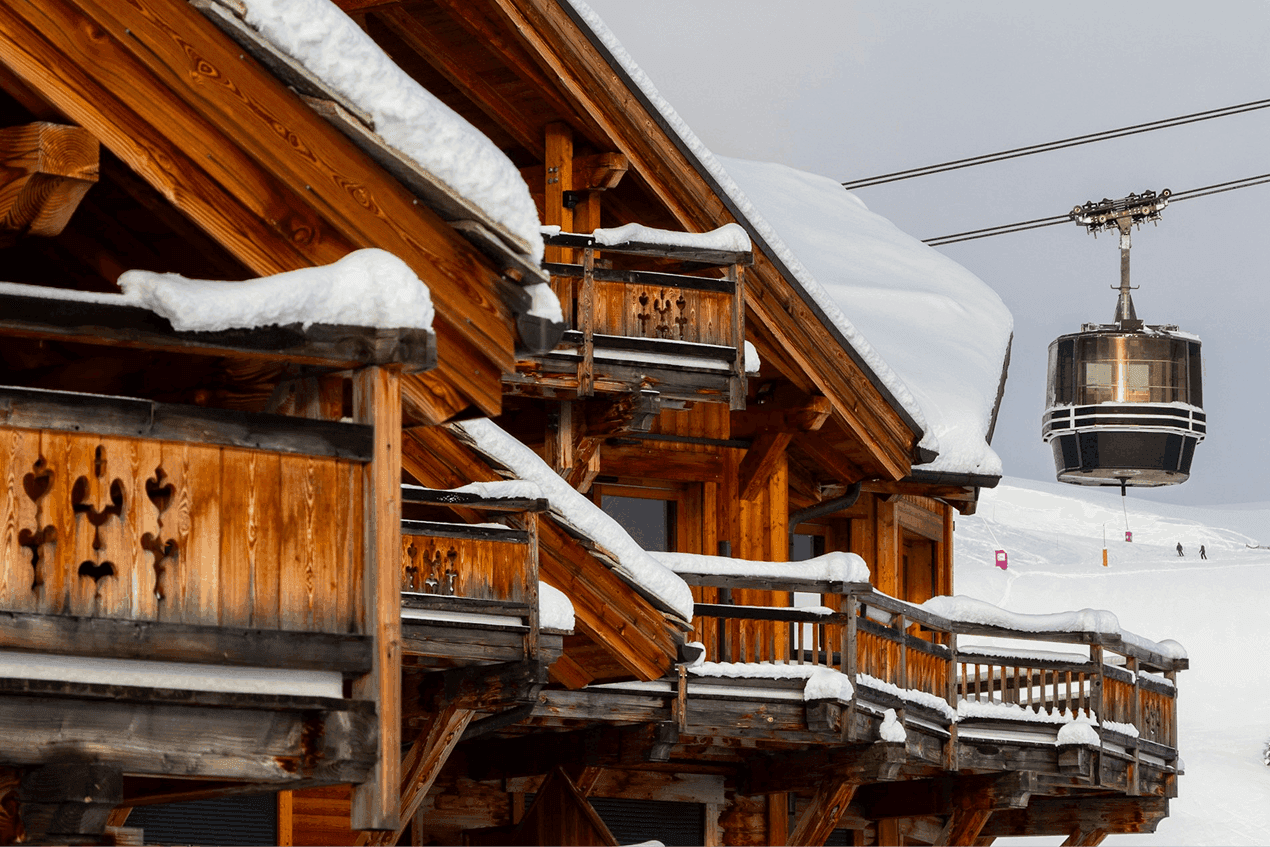 vue sur un chalet de la station de ski courchevel