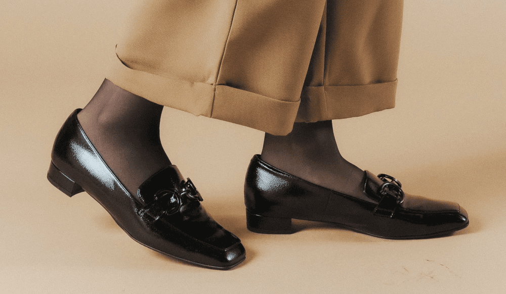 Man wearing VR glasses