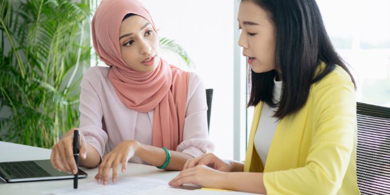 Pemilik bisnes di Malaysia mengurus rekod e-invois