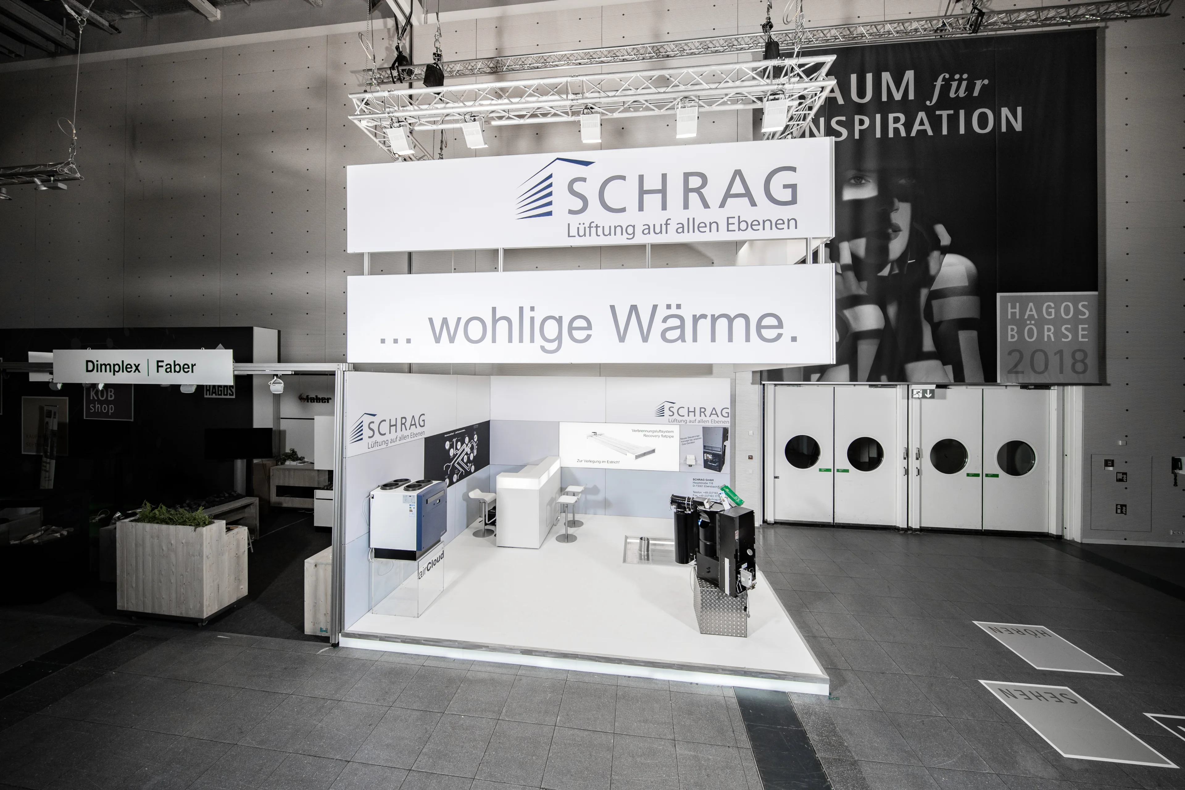 Gesamtansicht des Schrag Messestandes