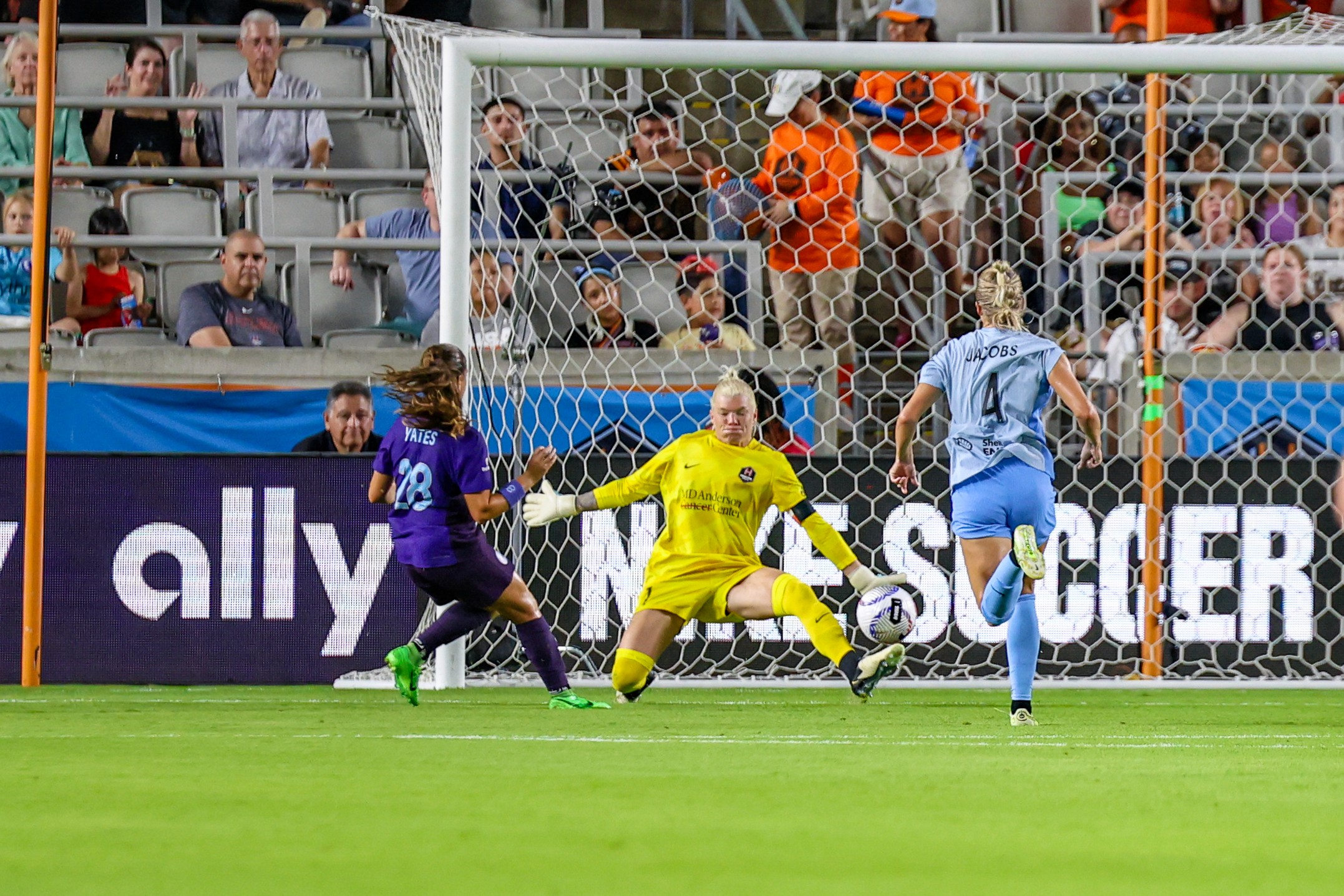 Summer Yates (28) of the Orlando Pride scores a goal against Jane Campbell (1) of the Houston Dash during an NWSL game between the Houston Dash and the Orlando Pride at Shell Energy Stadium on August 23, 2024 in Houston. The match would finish 1-0. (Photo by Parker George/Undrafted)