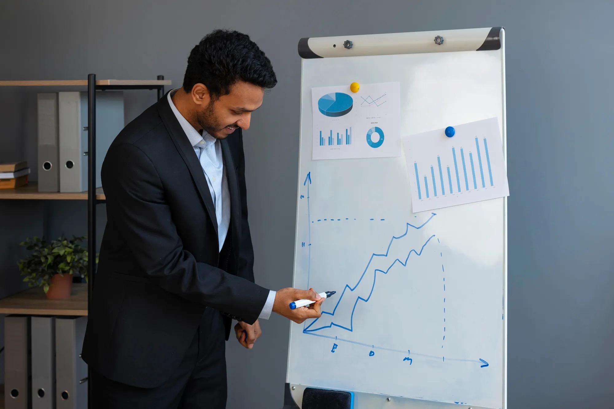 Businessman presenting a rising growth chart on a flip board