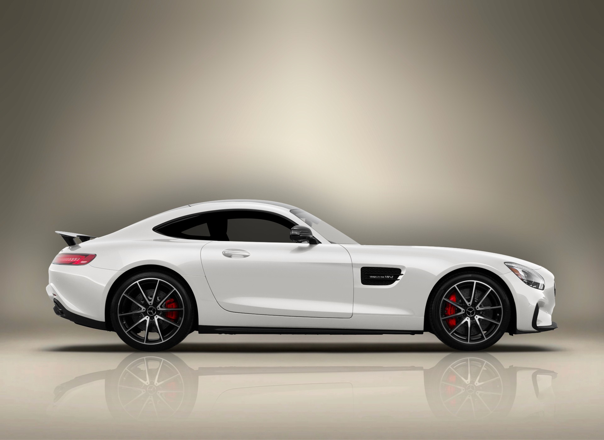 Location Mercedes AMG GTS Blanc à Dubaï – Keyz Rent | Supercar