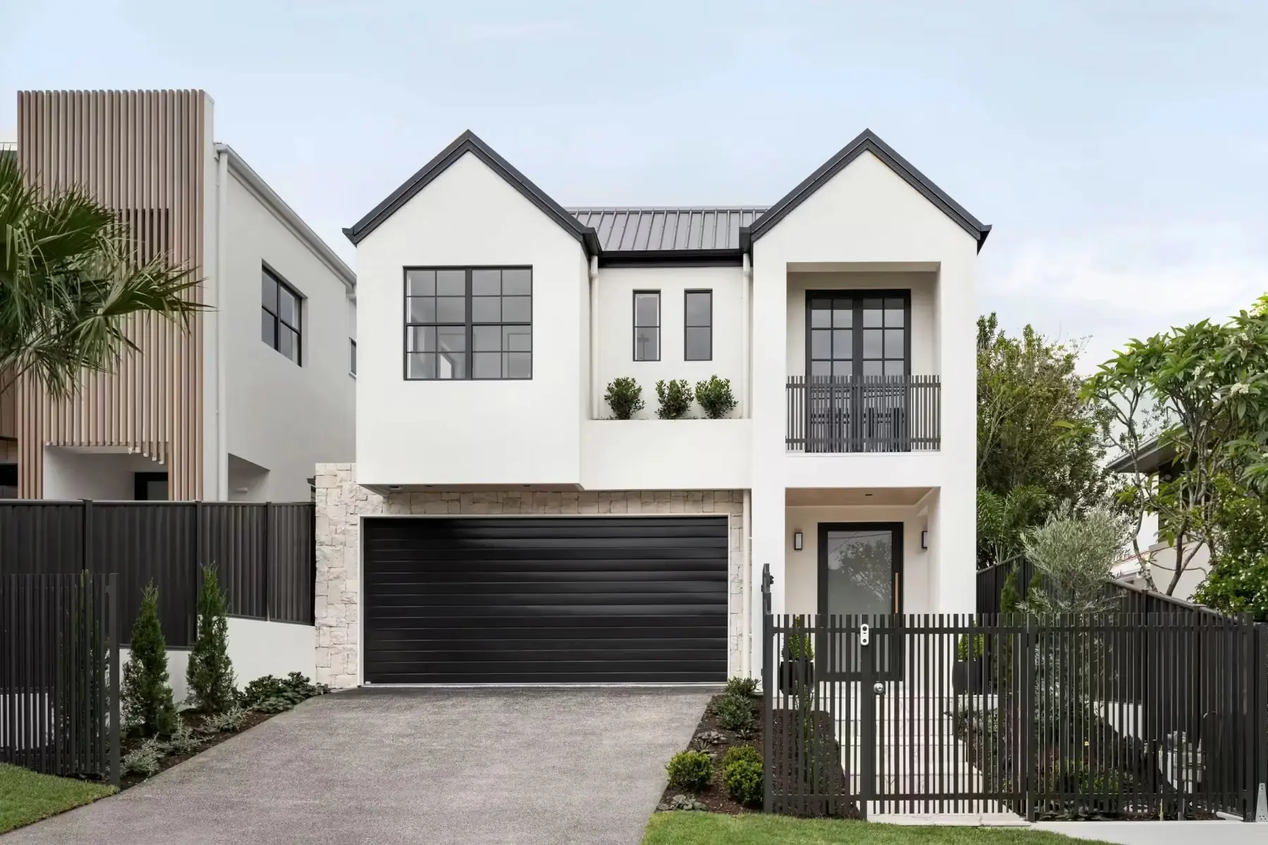 Modern Australian home with clean lines, natural materials and strong architectural proportions designed by Invilla Architecture.