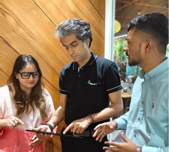 businesspeople-working-together